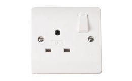 Click Mode 1G 13A Switched Non-Standard Socket White CMA935