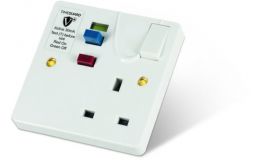 Timeguard RCD Single Socket Active Dual Flag Switched White